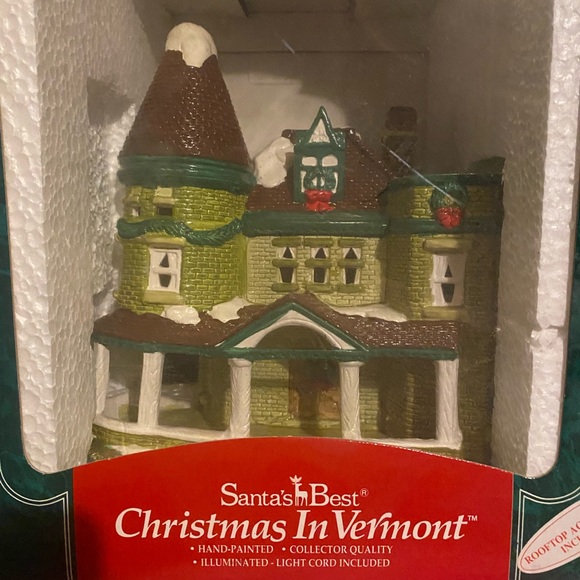 Santa’s House Christmas in Vermont Illuminated House - Picture 3 of 5